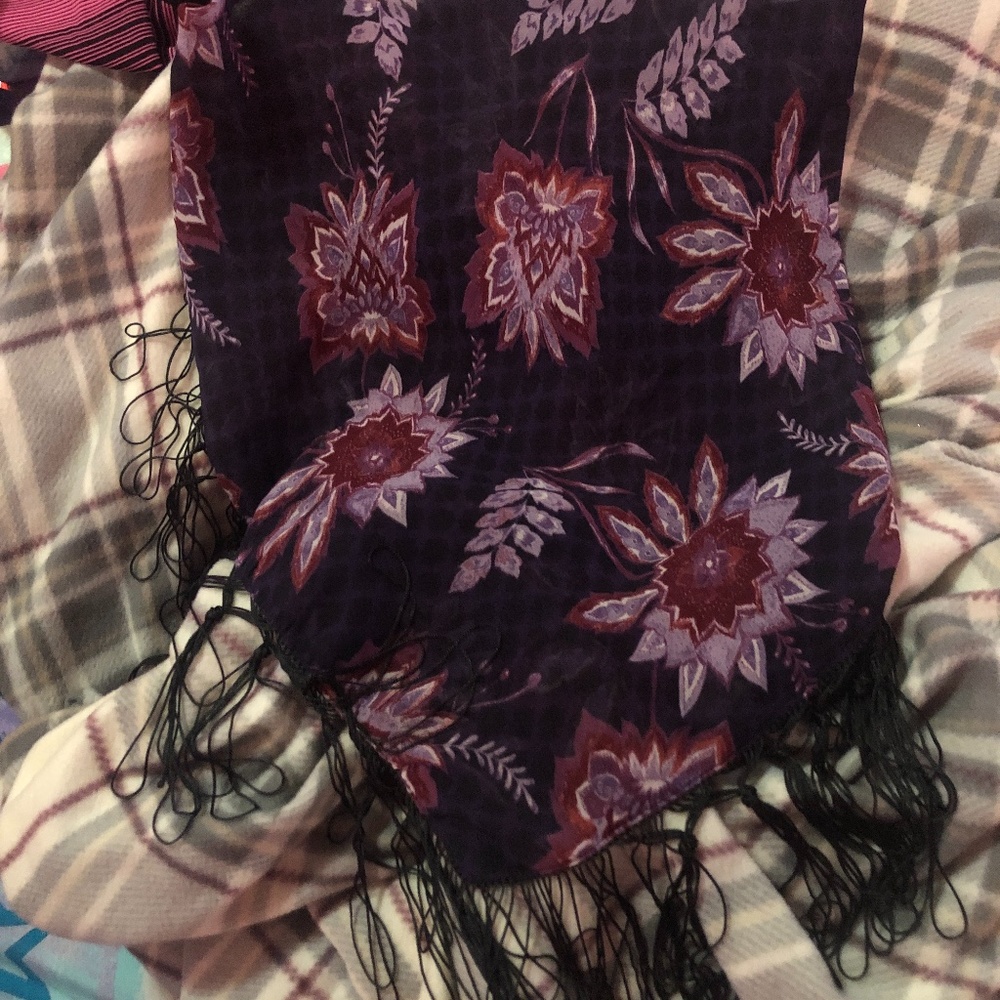 scarf with fringes